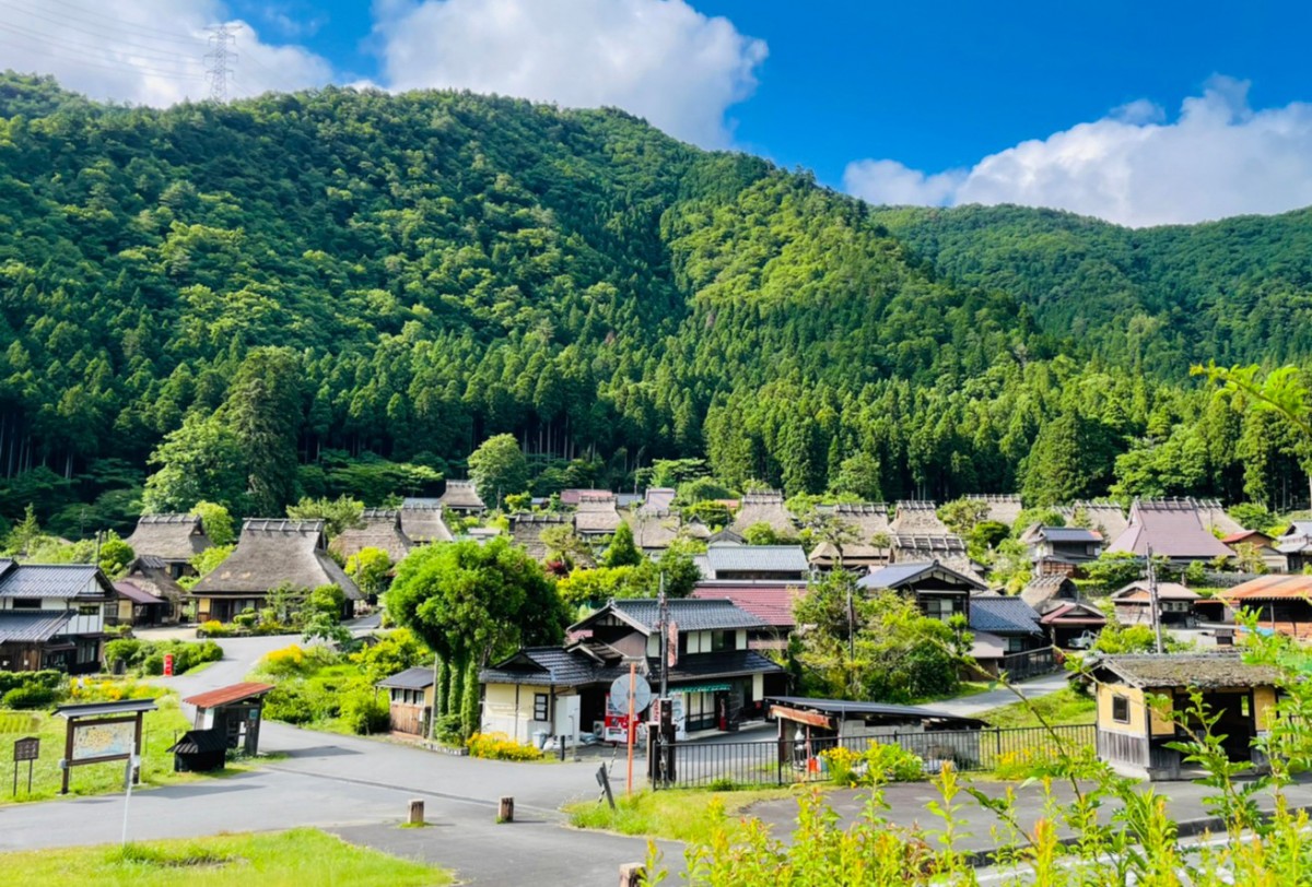 「美山グランピング　かやグラ」オープン