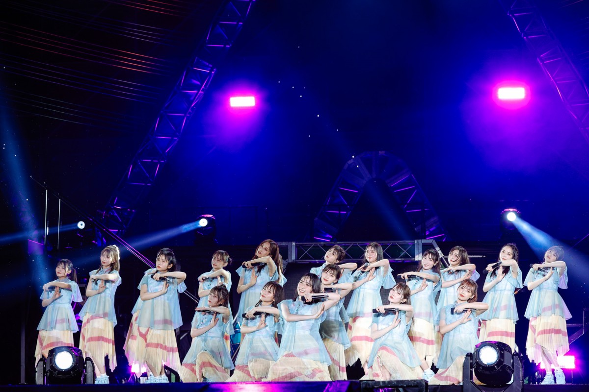 日向坂46、“W-KEYAKI FES.”で欅坂46曲を披露　ラストで会場は欅坂×櫻坂×日向坂カラーに