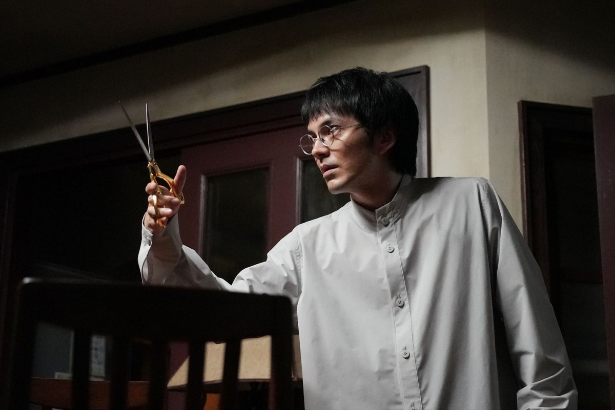 『初恋の悪魔』第3話　頭に血をつけた“謎の隣人”安田顕の来襲に林遣都がピンチ