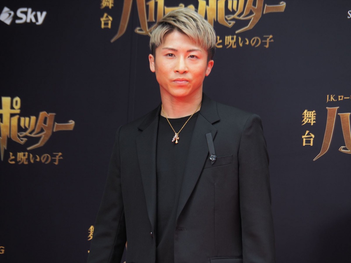 向井理、綾瀬はるから舞台『ハリー・ポッター』レッドカーペットに登場