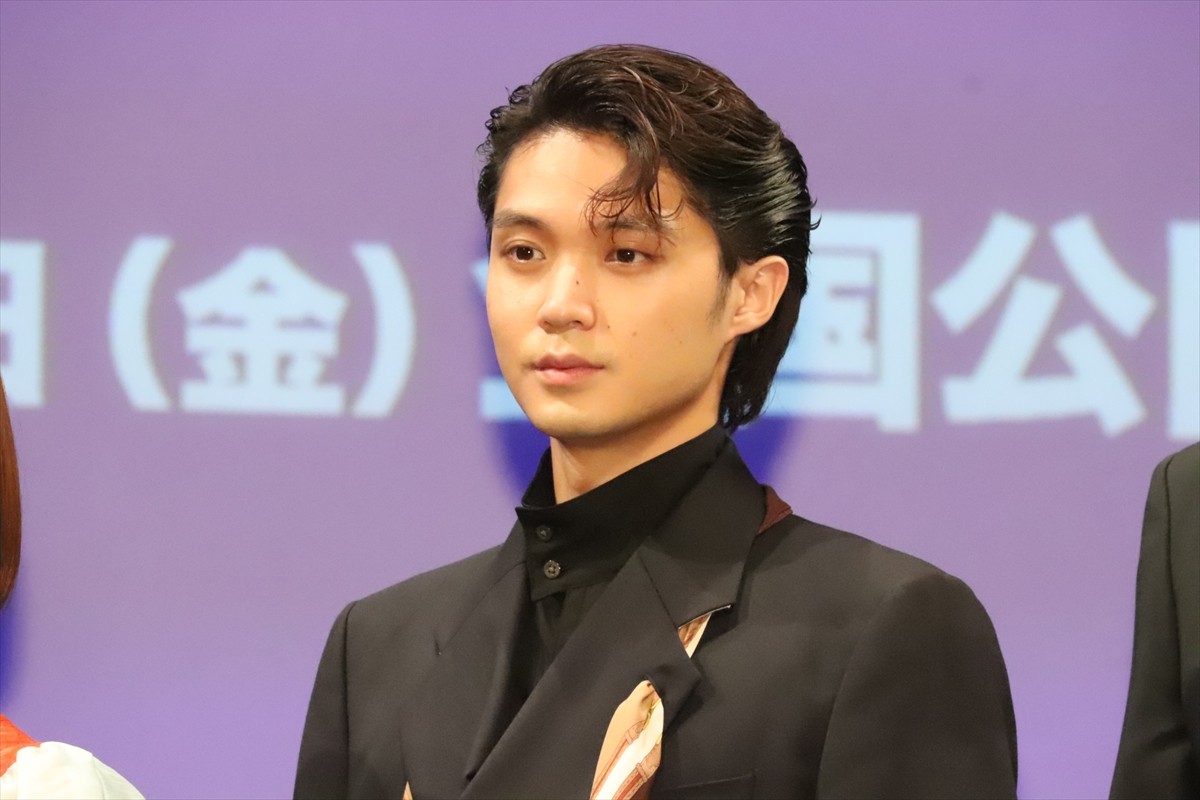 阿部寛、ドラムに初挑戦！　“苦戦”告白も清野菜名＆高杉真宙は「かっこよかった」と絶賛