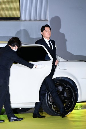 福山雅治、映画『沈黙のパレード』ジャパンプレミアイベント＆完成披露試写会舞台あいさつに登場