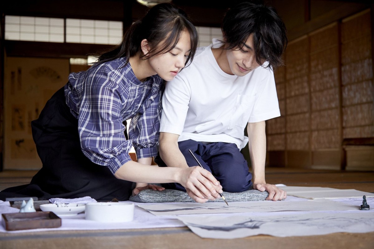 横浜流星×清原果耶『線は、僕を描く』、“水墨画”の世界を鮮やかに彩るキャラクターの場面写真公開