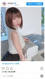 えなこのキュートな秘書コスプレ姿　※「えなこ」公式インスタグラム