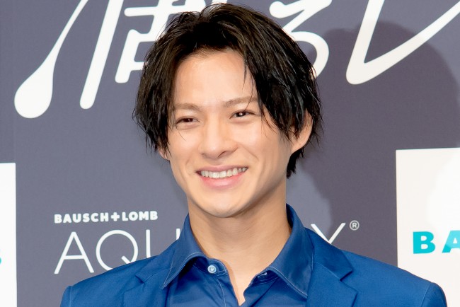 「ボシュロム アクアロックス(R) ワンデー UV シン」新CM発表会に登壇した平野紫耀