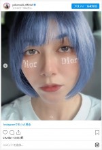 “青髪”姿を披露した真木よう子 ※「真木よう子」インスタグラム