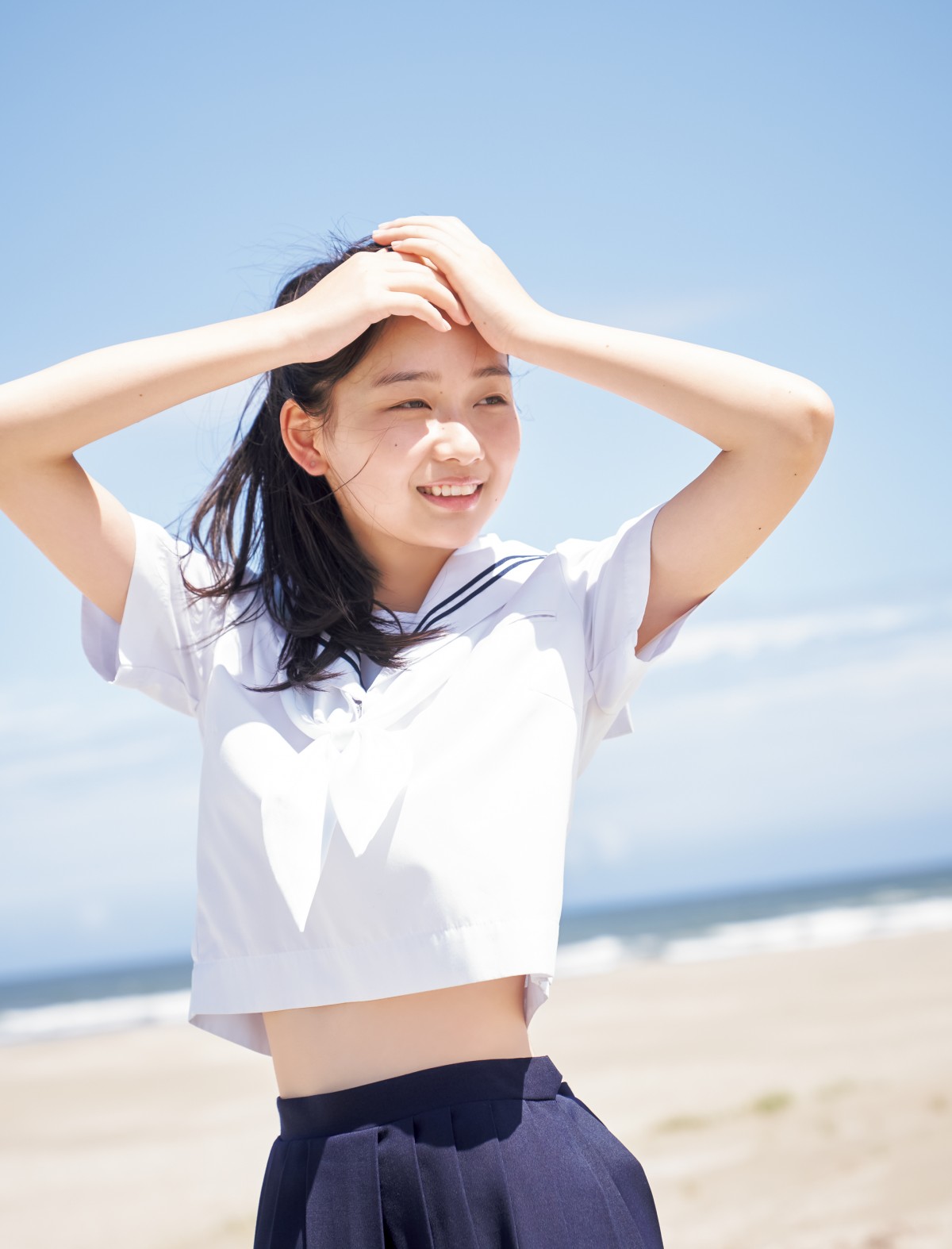 高田里穂、北海道で健康的な水着姿を披露
