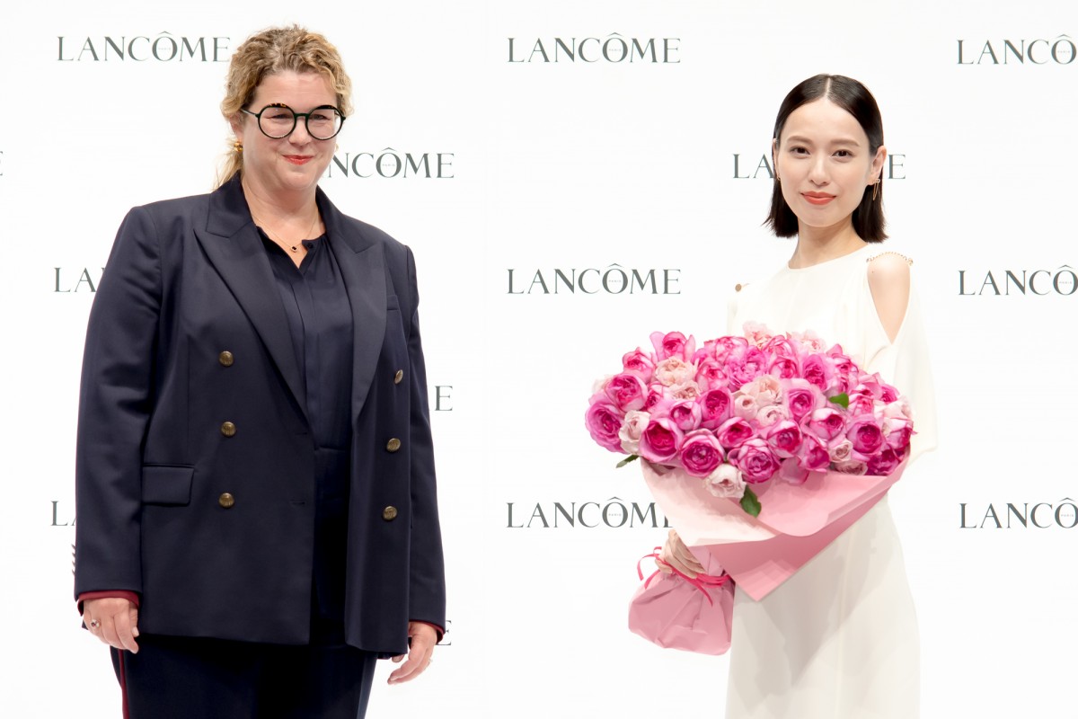 戸田恵梨香、白ドレスで登場　ポジティブに過ごす秘訣は「自分を信じてあげること」