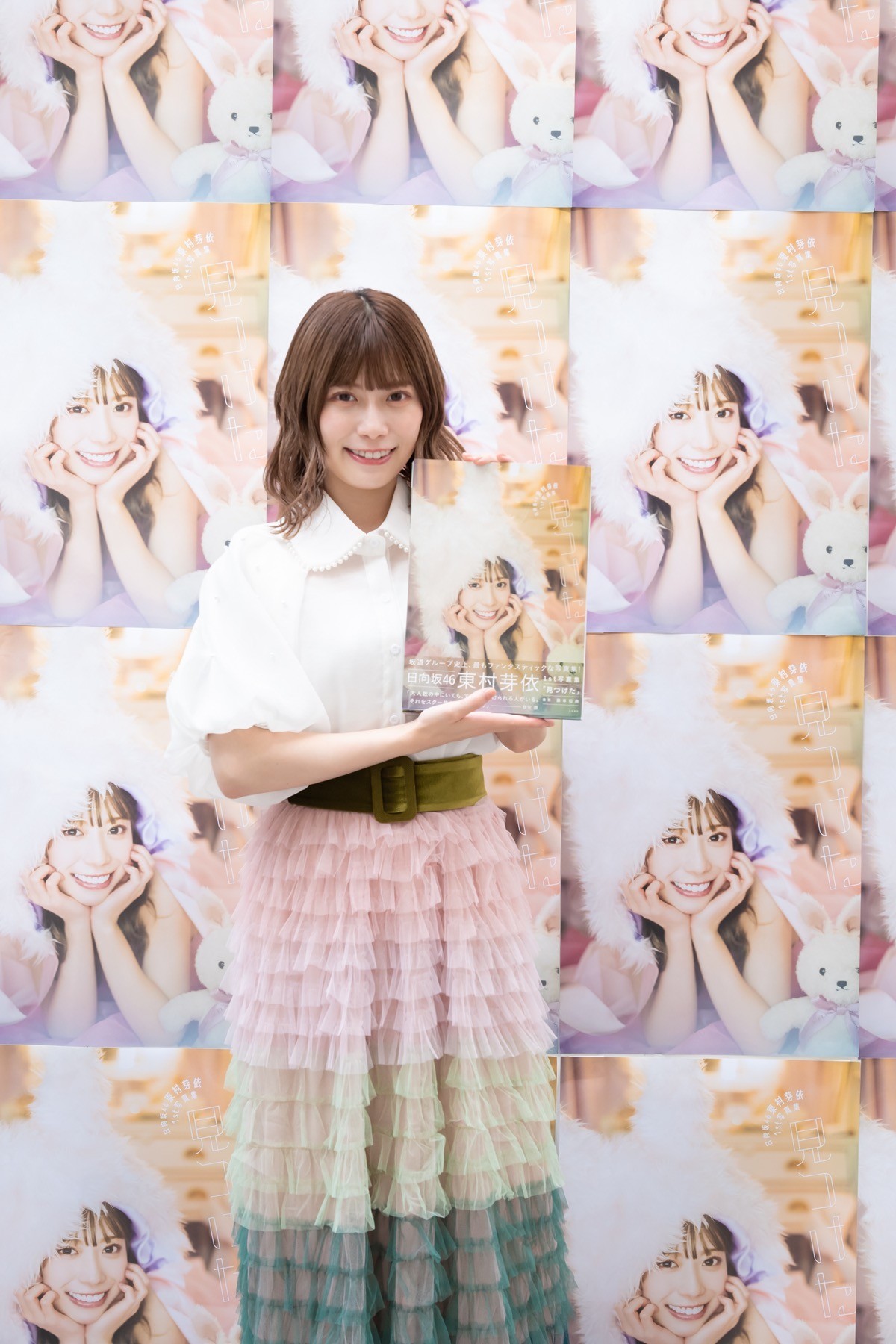 日向坂46・東村芽依、書店に並ぶ自身の写真集に感激「昔の自分では想像していなかった」