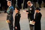ウィリアム皇太子とキャサリン皇太子妃、ヘンリー王子とメーガン妃、エリザベス女王の棺が安置されたウェストミンスターホールを弔問（現地時間9月14日）