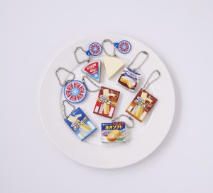 「さけるチーズ」や「6Pチーズ」がミニチュアチャームに！　ガシャポンに順次登場へ
