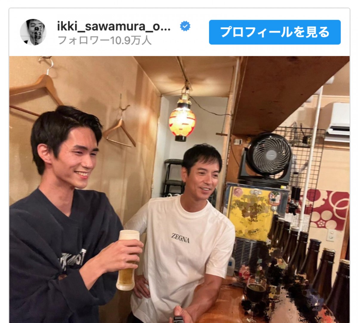 沢村一樹、モデル長男と立ち飲み　仲良しショットに「イケメン親子」の声