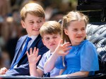 9歳のジョージ王子＆7歳シャーロット王女が葬儀に出席　棺を運び込む葬列にも参加