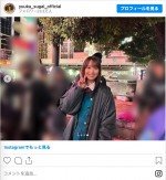 渋谷スクランブル交差点を疾走する櫻坂46・菅井友香　※「櫻坂46・菅井友香」インスタグラム