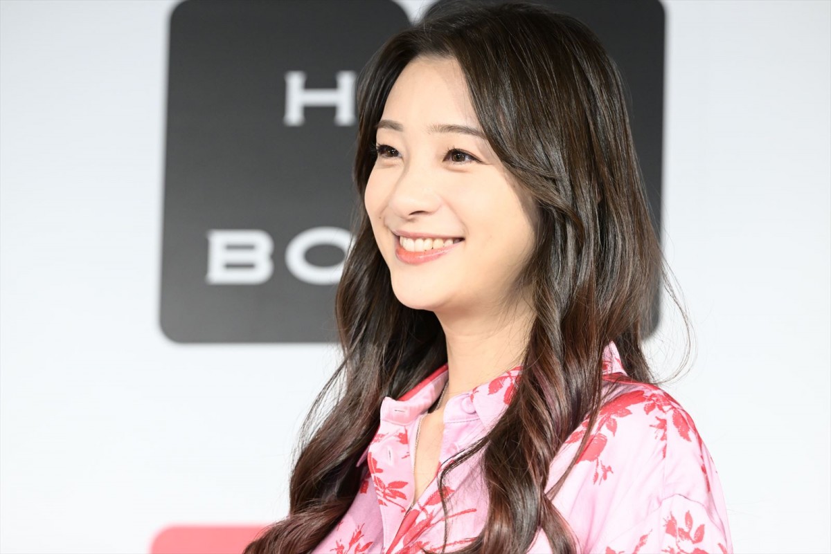 足立梨花、メモリアル写真集発売に喜び 30代は「変化を恐れず受け入れて」