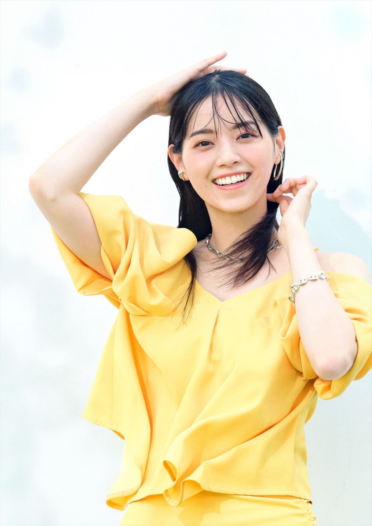 西野七瀬、個人初となる2023年カレンダー発売決定　アザーカット到着