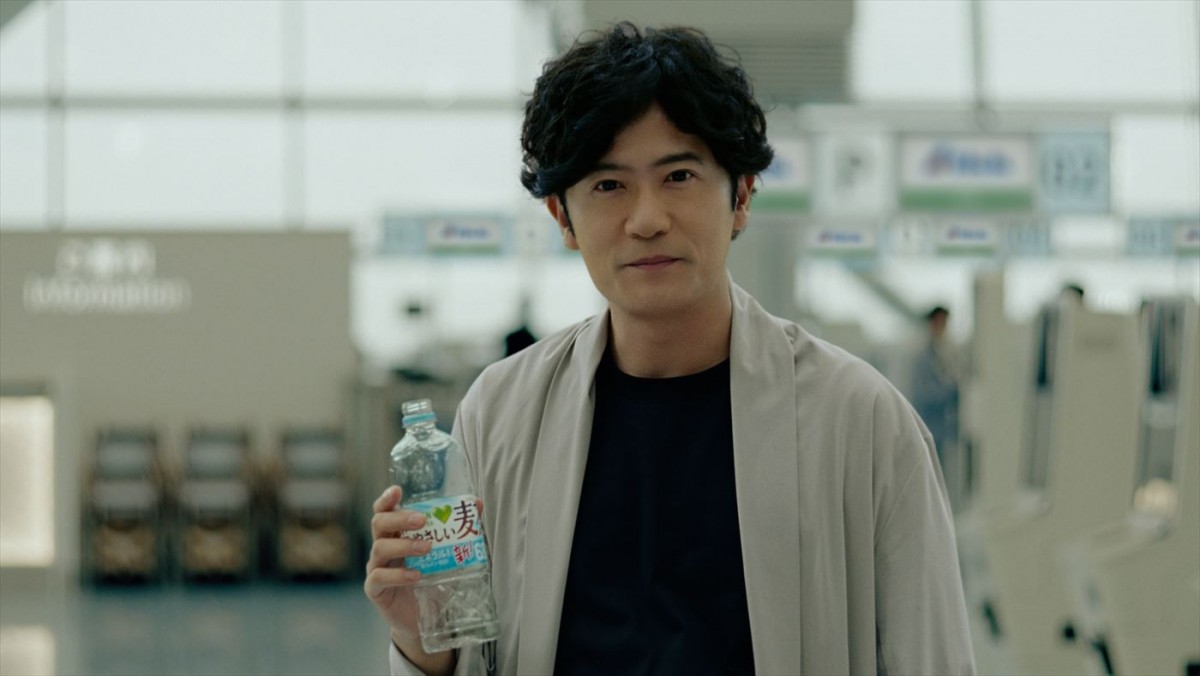 サントリー企業広告『ボトルは資源!(稲垣さん)』篇(30秒)より