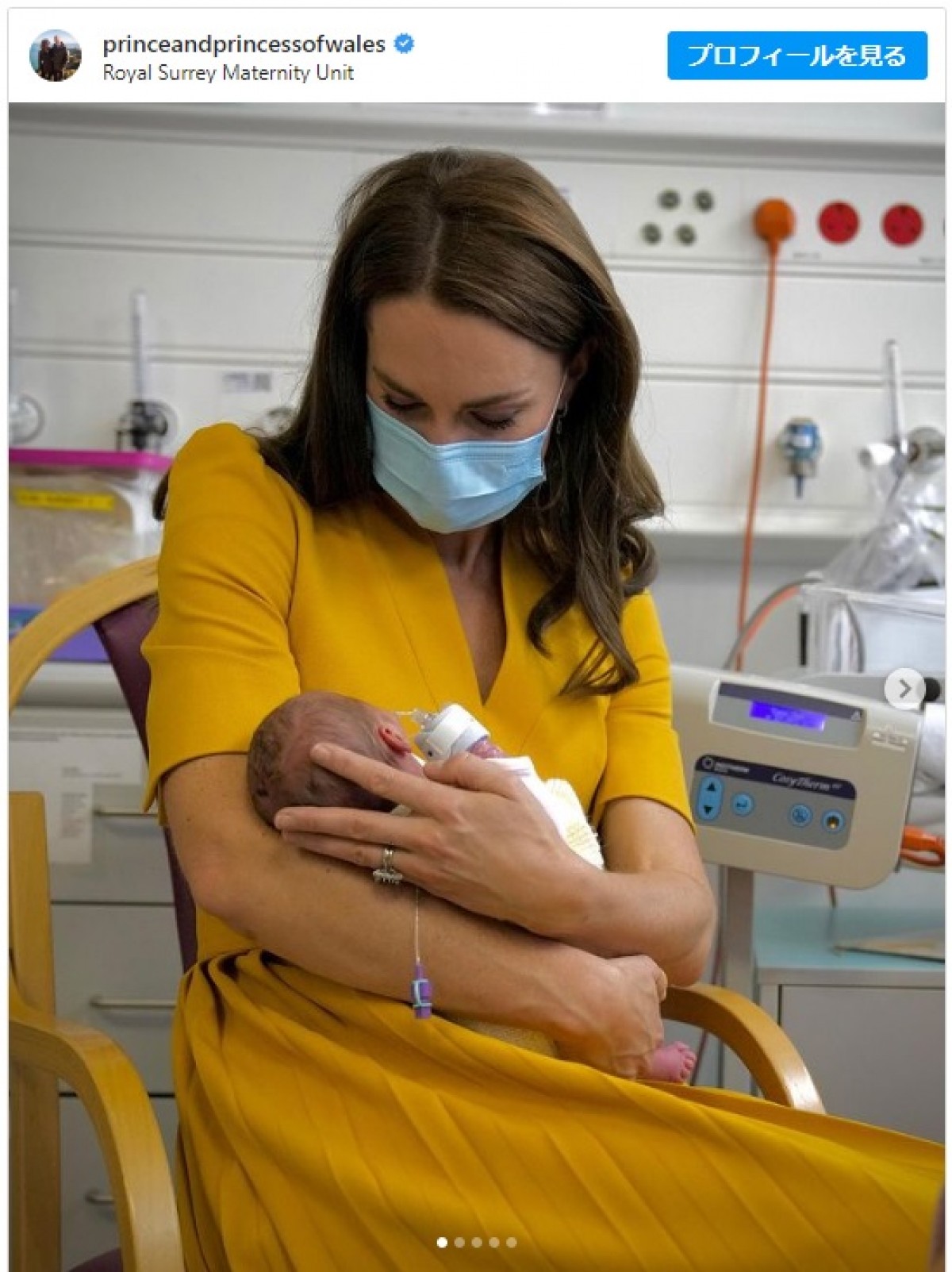 英キャサリン皇太子妃、小さな赤ちゃんを抱っこする姿を公開　産科病棟訪問で