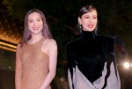 【写真】戸田恵梨香＆永野芽郁、輝くドレス姿で登場　美のオーラ放つ＜第35回東京国際映画祭＞