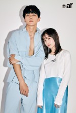 ファッション雑誌「ar」11月号に登場する（左から）眞栄田郷敦、橋本環奈
