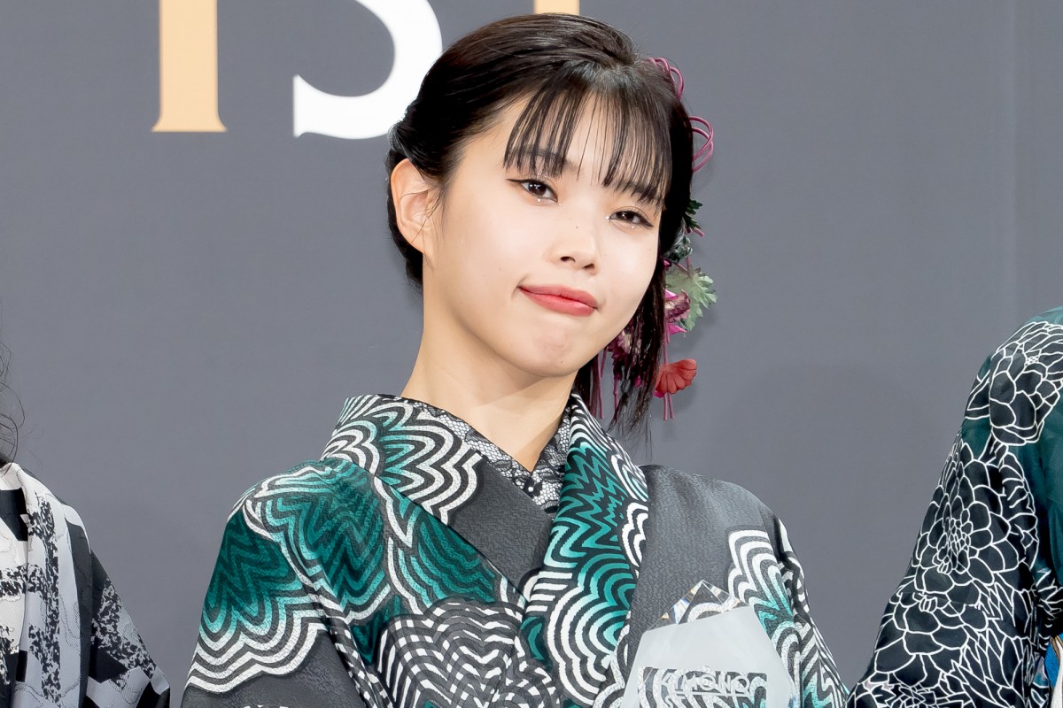 吉岡里帆、グレー基調の着物でランウェイ　着物は「憧れの装い」