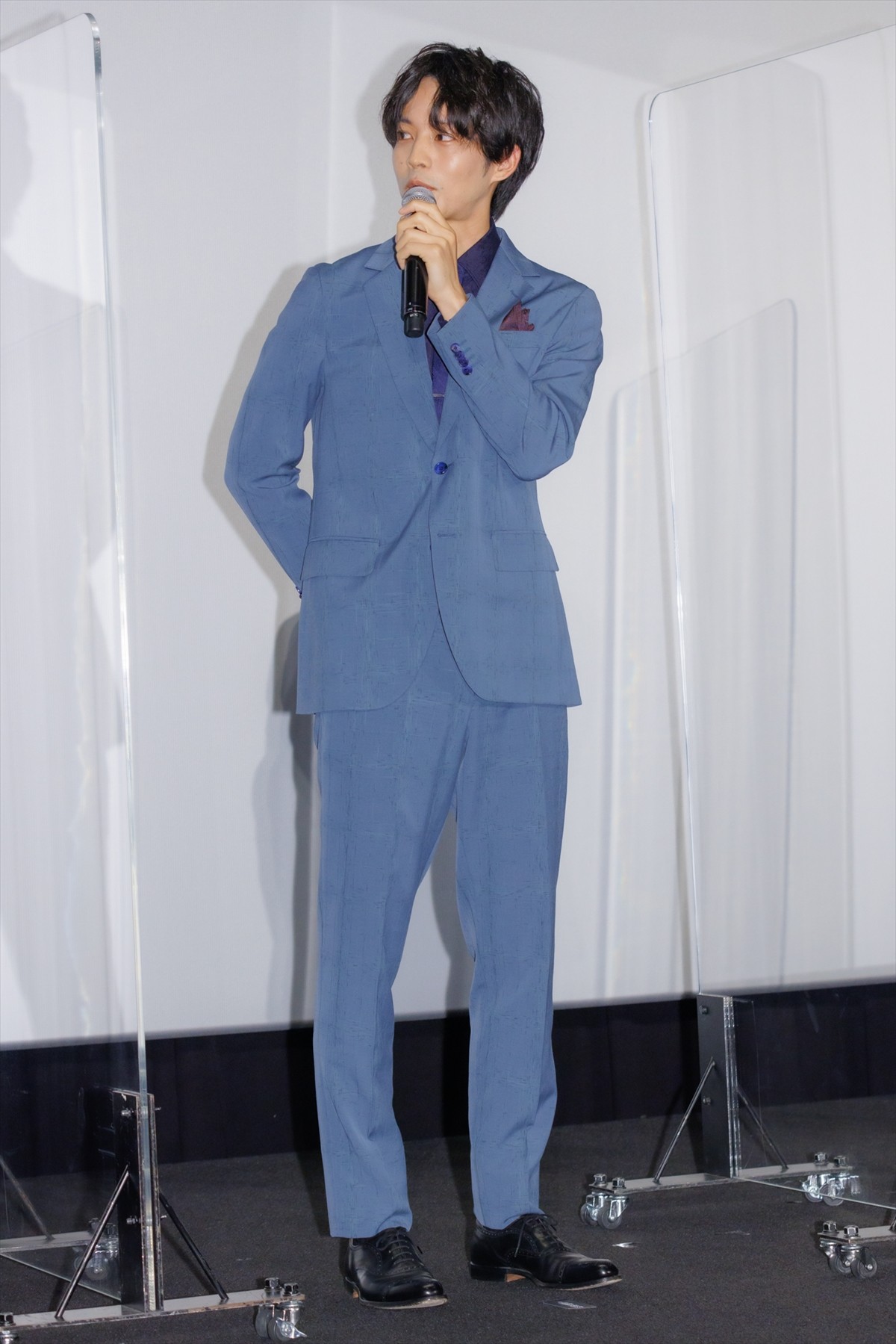 中島健人、共演犬の登場に笑顔弾ける　触れ合う両者に二宮和也「ずっと見てられる」
