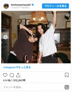 （左から）松下洸平、山崎賢人　※「山崎賢人」インスタグラム