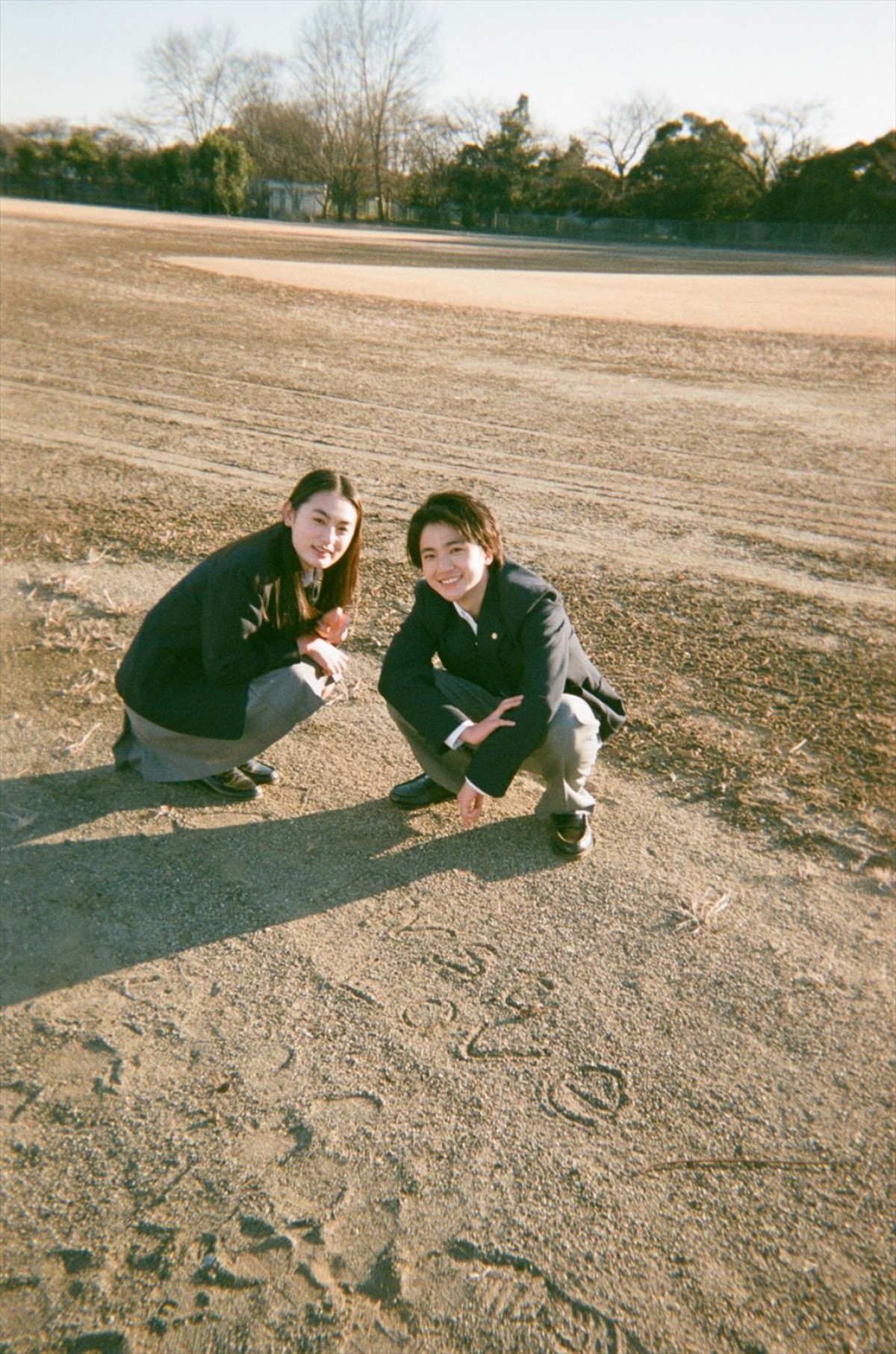『First Love 初恋』Netflixで5日間連続1位！　満島ひかり×佐藤健らメイキング写真一挙公開