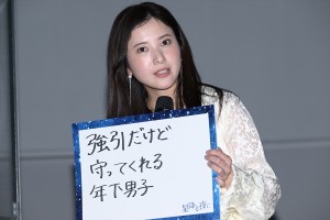 吉高由里子、ドラマ『星降る夜に』制作発表記者会見に登場