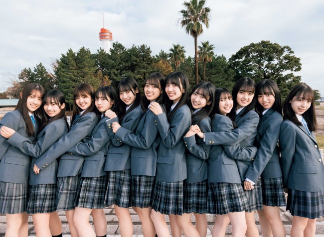 「週刊ヤングジャンプ」9号より(左から)平岡海月、石塚瑤希、山下葉留花、正源司陽子、宮地すみれ、清水理央、小西夏菜美、藤嶌果歩、竹内希来里、平尾帆夏、岸帆夏、渡辺莉奈