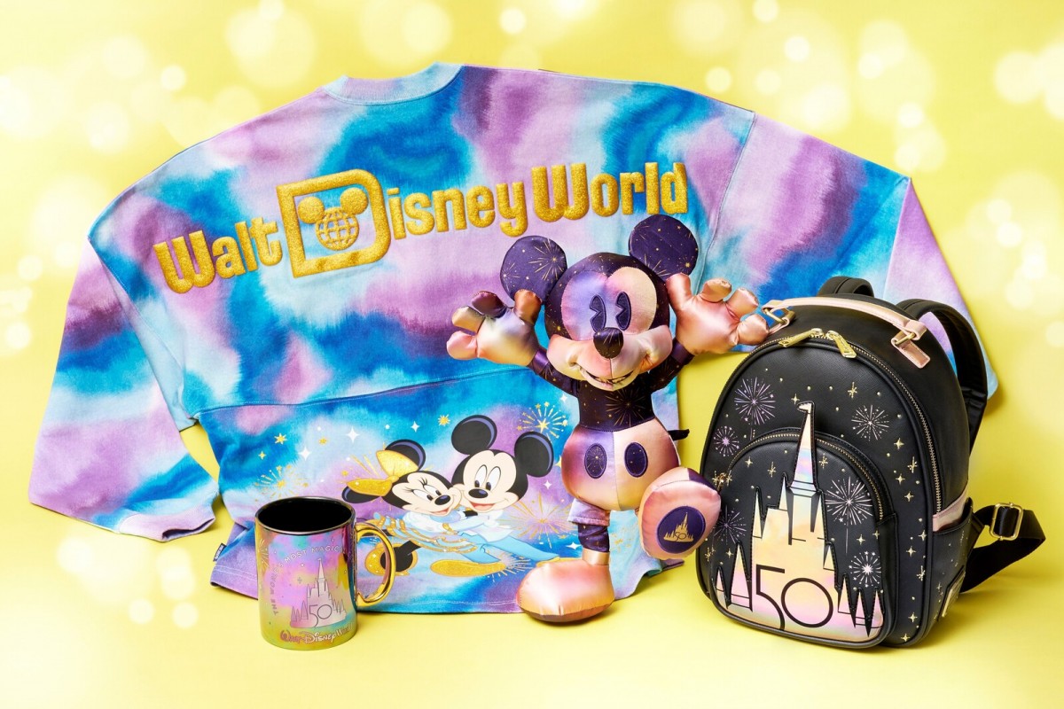 「ディズニーストア」WDWの50周年記念アイテム発売! オーロラカラーの魅惑的なデザイン