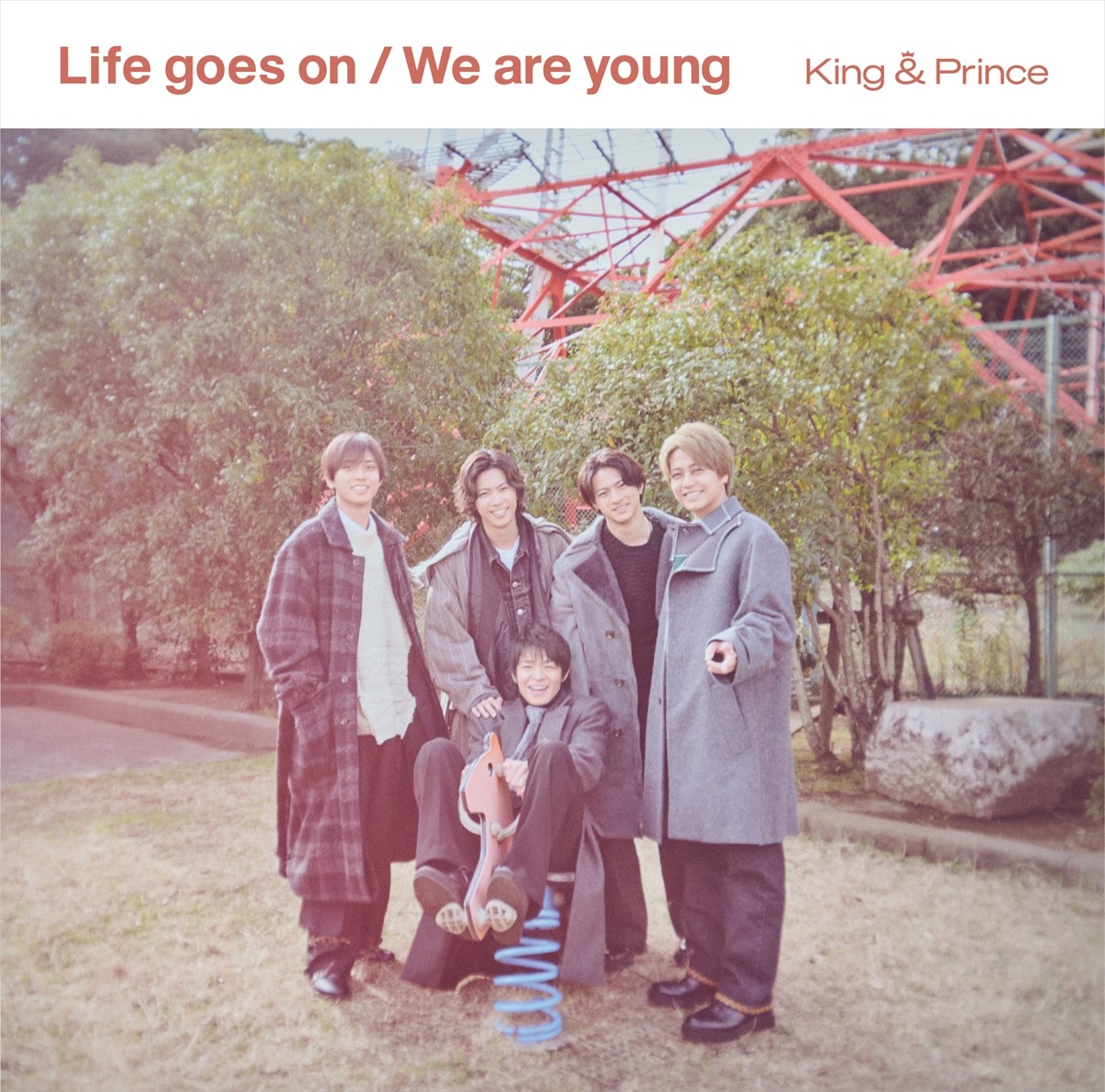 King ＆ Prince、最新シングル「Life goes on／We are young」ジャケット＆アーティスト写真を公開