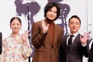映画『湯道』完成披露舞台あいさつに登場した（左から）橋本環奈、生田斗真、濱田岳