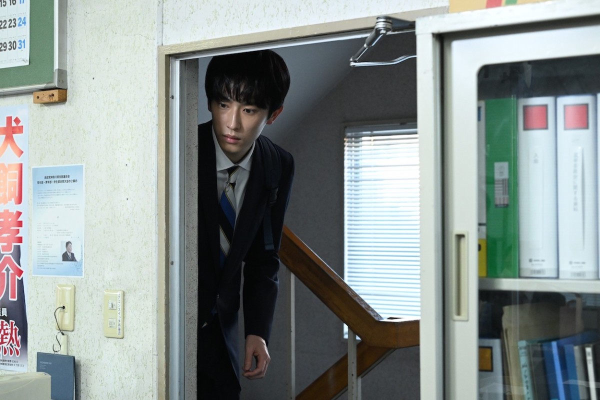 『罠の戦争』第4話　“鷲津”草なぎ剛、後援会長と対面　懐に入り込むためほん走