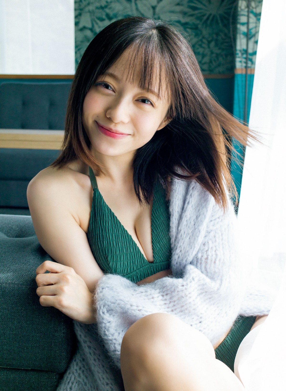 菊地姫奈18歳、童顔と“ぱつぱつバスト”のギャップすごいグラビア