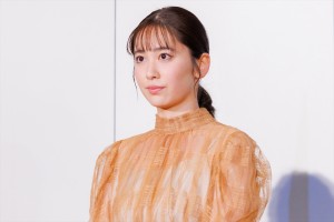 加藤菜津、映画『ロストケア』完成披露舞台挨拶に登場