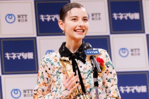 嵐莉菜、「2022年第96回キネマ旬報ベスト・テン」発表＆表彰式に登場