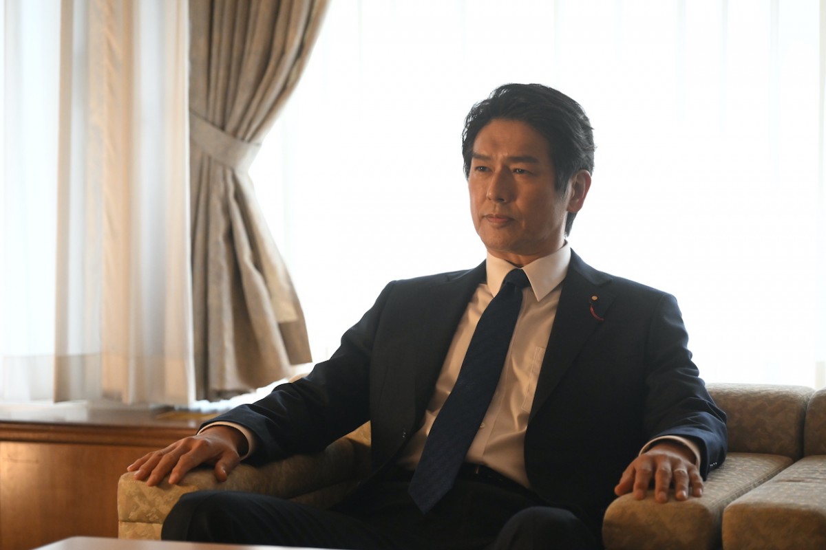 『罠の戦争』“鷲津”草なぎ剛、不気味な微笑みからのまさかの行動にネット騒然「闇堕ちしないで！」