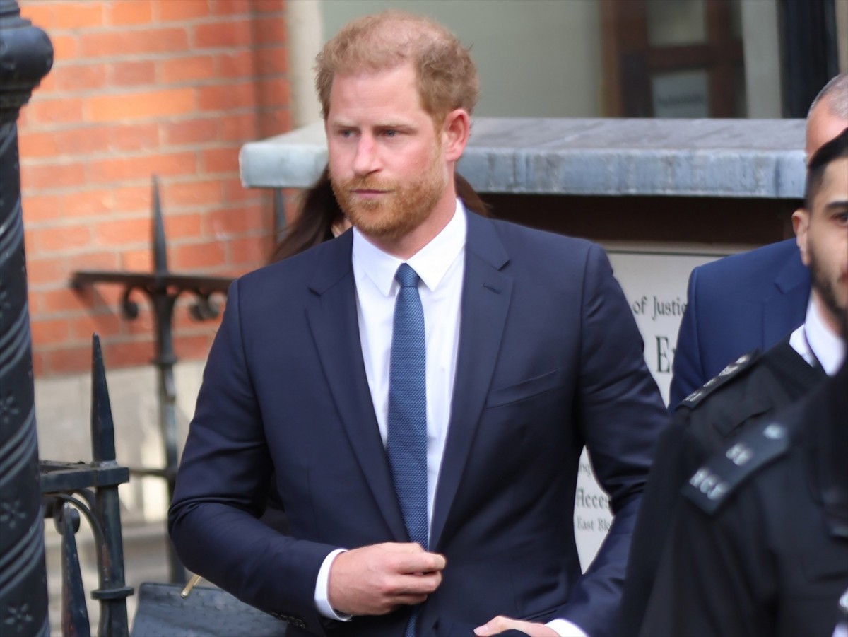 ヘンリー王子、自叙伝出版後初のイギリス帰国 英タブロイド紙を提訴した裁判に出廷