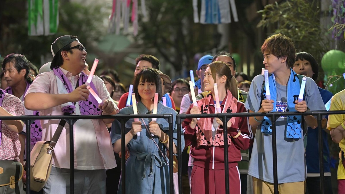 松村沙友理主演『劇場版 推しが武道館いってくれたら死ぬ』、“推し”のために生きる場面写真解禁