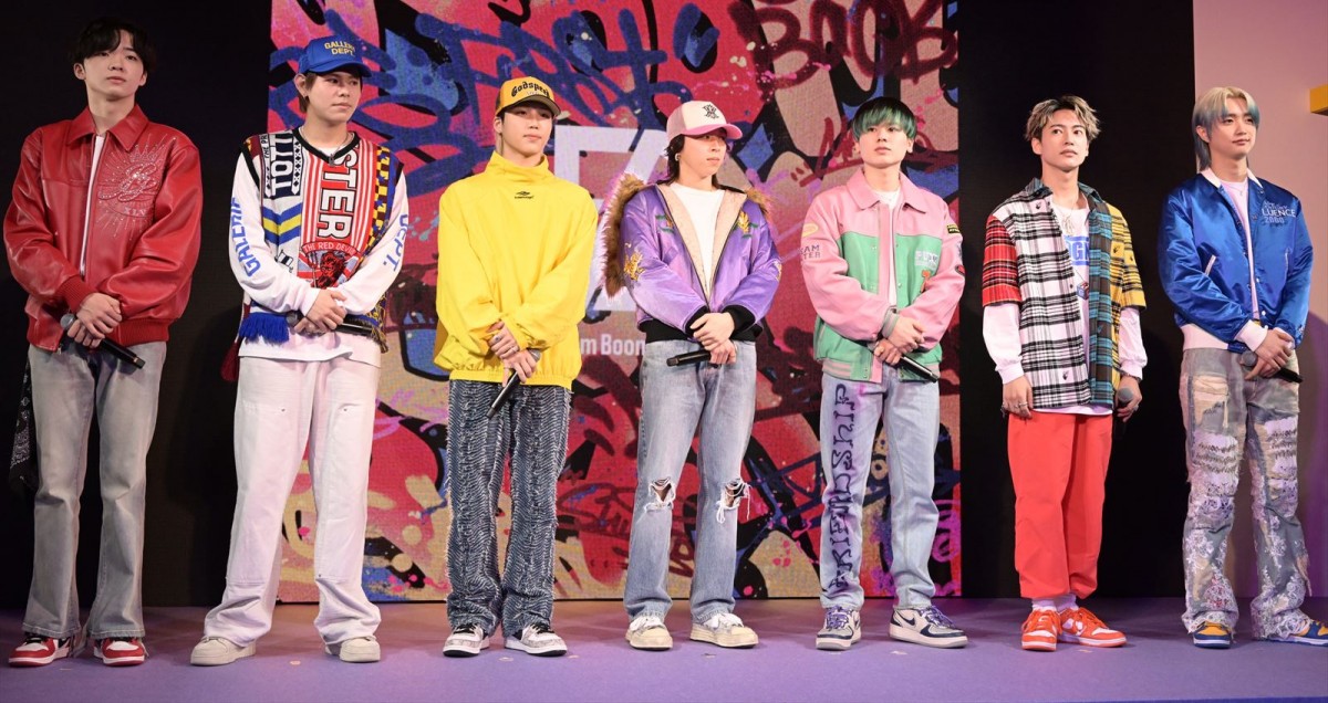 「KDDI 新LXサービス発表会」に出席した(左から)BE:FIRSTのRYUHEI、LEO、SHUNTO、SOTA、MANATO、RYOKI、JUNON
