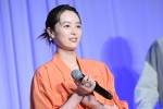 清野菜名、ドラマ『日曜の夜ぐらいは...』制作発表会見に登場