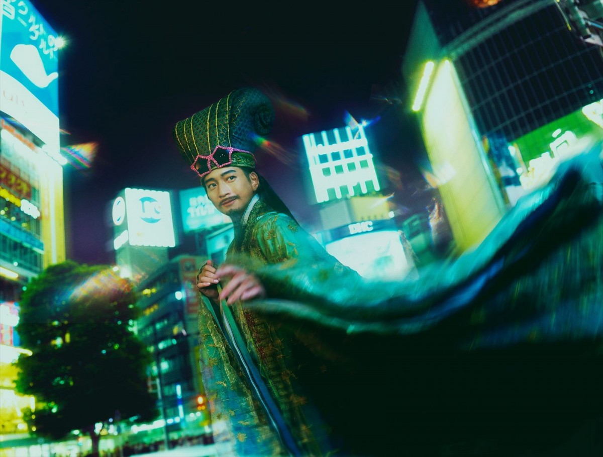 向井理主演、音楽青春コメディー『パリピ孔明』今秋スタート　向井の諸葛孔明ふん装ビジュアル公開