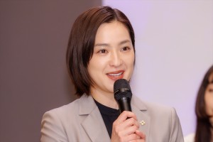 中村アン、ドラマ『ケイジとケンジ、時々ハンジ。』記者会見に登場