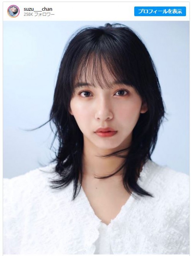 宣材写真をリニューアルした山之内すず ※「山之内すず」インスタグラム