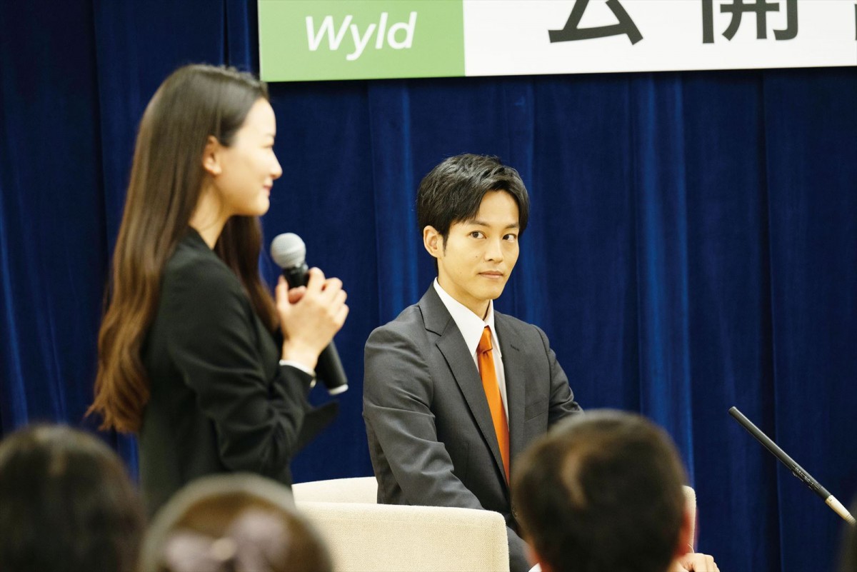 『離婚しようよ』主演・松坂桃李の場面写真が一挙解禁　能天気で世間知らずな議員を好演