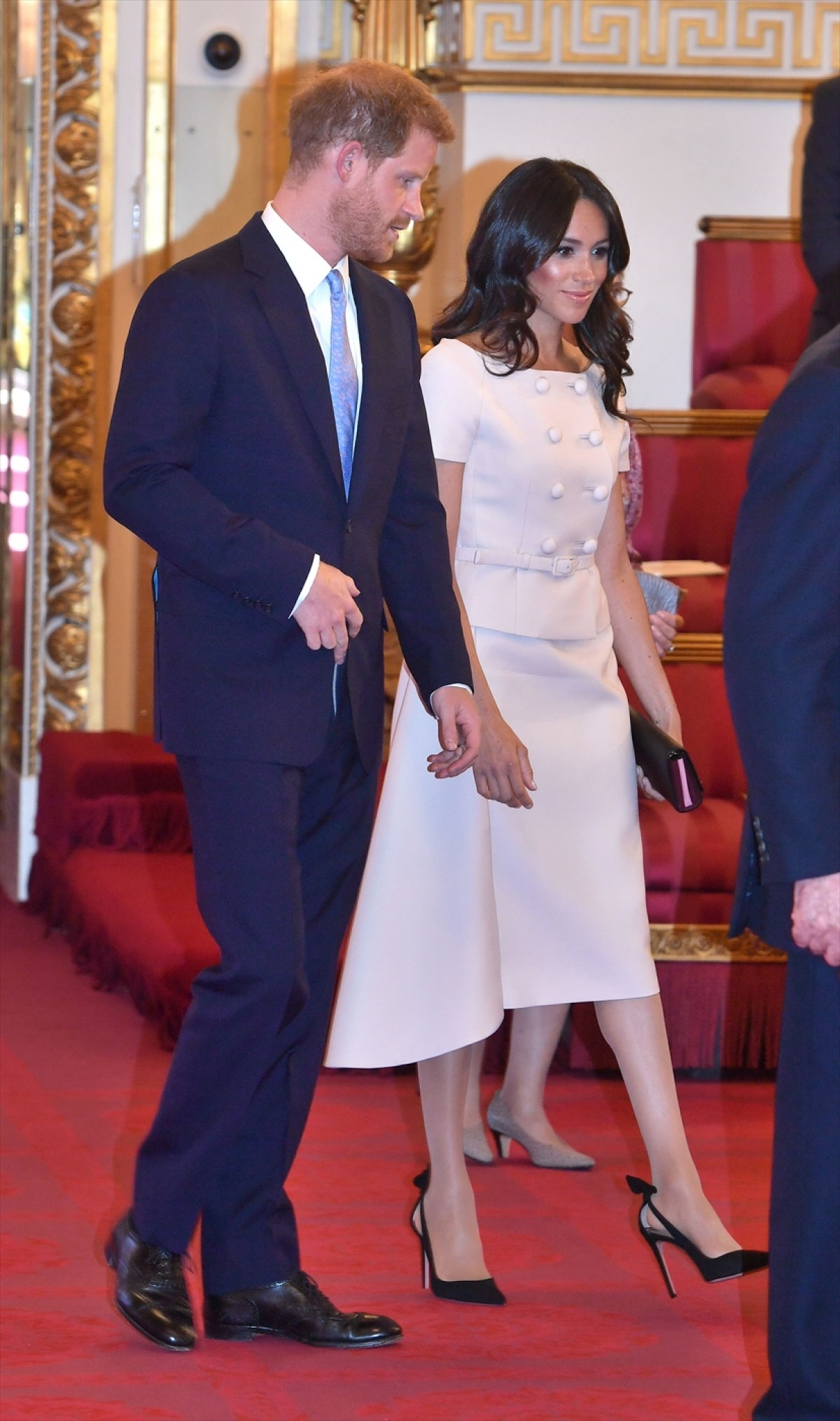 キャサリン妃、メーガン妃お気に入りのパンプスで公式ランチ会に参加