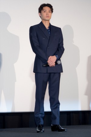 磯村勇斗、映画『渇水』完成披露舞台挨拶に登場