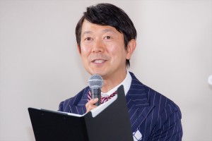 アキラ100％、土ドラ『テイオーの長い休日』制作発表に登場