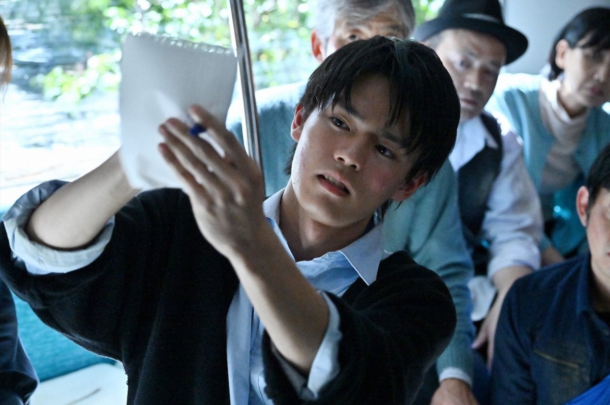 『ペンディングトレイン』第7話　“直哉”山田裕貴、5号車から6号車へ移住すると言いだす